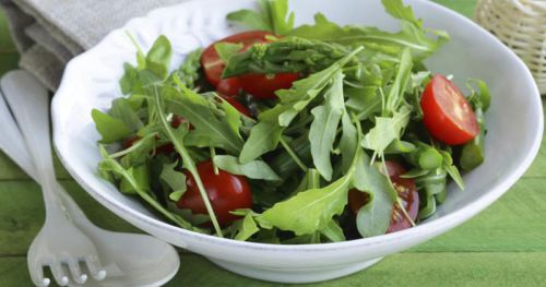 Салат с рукколой
